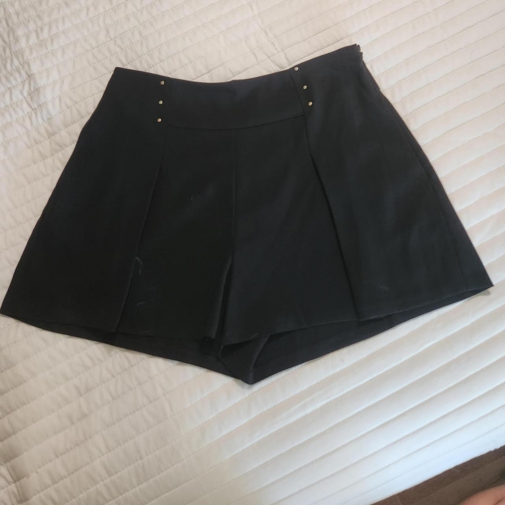 Black pleated nautical shirts w/ gold pin front Size:9